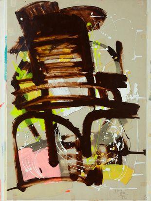 Abstrakte Malerei mit starken dunklen Pinselstrichen über gelbe, rosafarbene oder weiße Farbflächen.