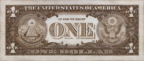 [Translate to Leichte Sprache:] Auf einem überdimensionierten Format wird die amerikanische 1-Dollar-Note detailgetreu nachgebildet. Dabei handelt es sich nicht um Papier, sondern um eine mit einem Brennstift gravierte Holzplatte.