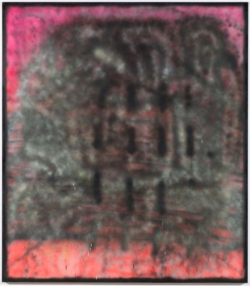 Ein unscharfes, quadratisches Bild mit einem dunklen Zentrum und pink- sowie orangefarbenen Randbereichen. Alle Bereiche wirken diffus und verschwommen. Schwarze Muster ziehen sich durch die Fläche.