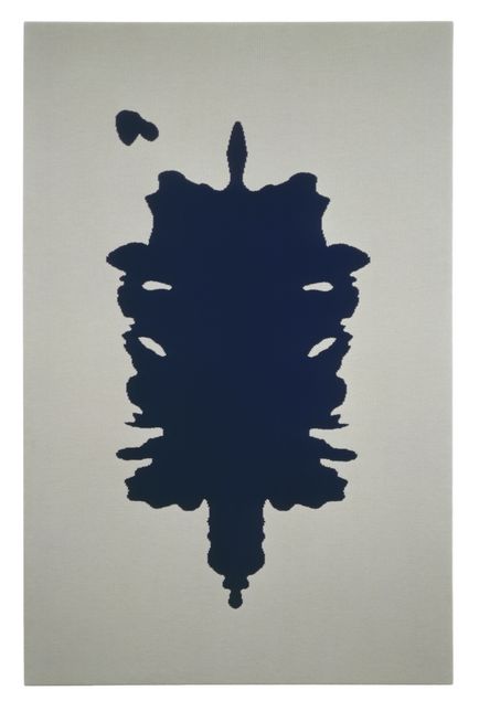 Eine blaue kleksartige Form ähnlich wie eines Rohrschach-Bildes.